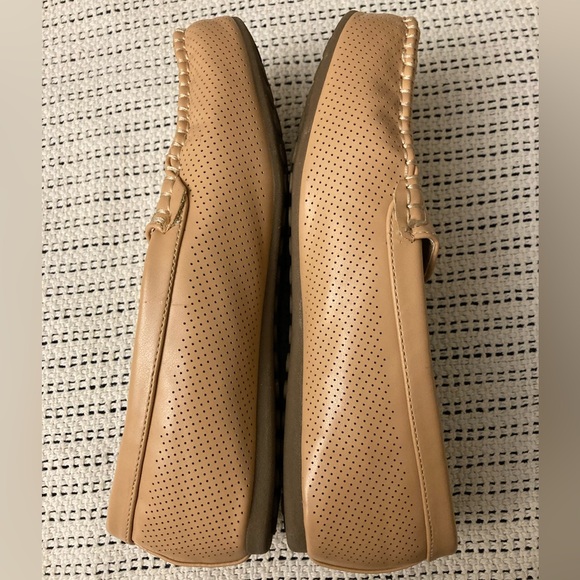 Tau Comfort Foam tan loafers - Picture 2 of 8